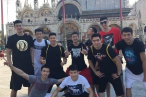 回憶殺！劉曉宇曬與趙繼偉等人的合照：10年前的十個人