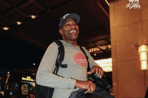 籃網已抵達澳門備戰中國賽！球隊名宿卡特也來了！