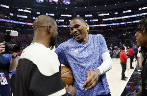 進至少7次全明星且效力7+球隊：摩西-馬龍/保羅/霍華德/卡特/威少