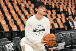 周琦：凡博從訓(xùn)練營合同往上走 比選秀難很多 優(yōu)劣勢(shì)很快暴露出來