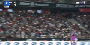 鬧烏龍！因誤將球迷反恐口號(hào)聽成恐同口號(hào)，法甲裁判中斷比賽