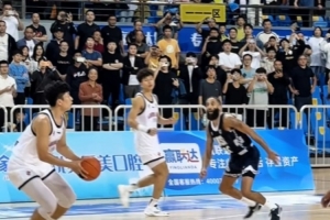 洲俱杯泉州收官戰 最后4.5秒隊長劉顏誠跑出空位 關鍵三分絕殺！