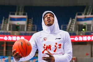 北京全運(yùn)男籃熱身賽大勝北控 北控新外援雷吉-佩里&西布龍登場(chǎng)