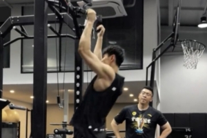 恢復(fù)身體！訓(xùn)練師曬曾凡博體能訓(xùn)練視頻