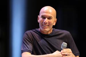 記者：齊達內幾天前就拒絕了尤文圖斯的邀請，他只等待法國隊