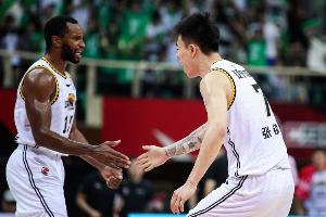 我也來啦！弗格加盟上海 新賽季和老隊友張鎮麟繼續并肩作戰