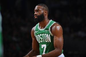 張佳瑋：杰倫-布朗次節(jié)末打出FMVP風(fēng)采 綠軍的比賽內(nèi)容遠(yuǎn)好過戰(zhàn)績