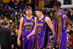 東契奇會發短信說什么？里夫斯：他可能會說我太菜了 投丟14個球