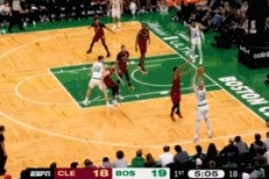 這太恐怖了！豪澤替補2分鐘三分球4中4射落12分