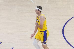 里夫斯連續5場場均砍34分&真實命中率68.7% 此前僅庫里喬丹做到過