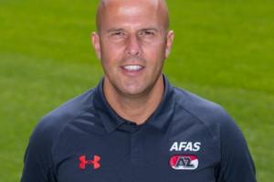 ??2019年41歲斯洛特初執教鞭，在荷蘭5年從未遭遇3次及以上連敗