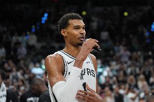 文班亞馬：我真的不在乎個(gè)人榮譽(yù) 若獲得DPOY說(shuō)明我?guī)椭饲蜿?duì)