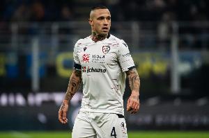 踢球的使命！納因戈蘭：父親避債離家出走，母親獨自撫養5個孩子