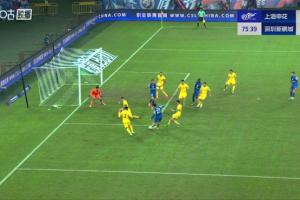 這都沒進？陳晉一抹進小禁區附近選擇橫傳，隊友無人領會