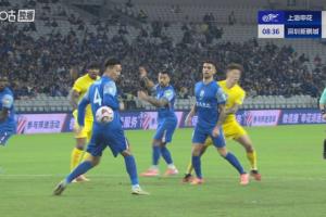 險！蔣圣龍禁區內停球不慎打到自己手臂，裁判認定反彈球不判點