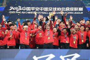 歷史重演or復(fù)仇成功？海港兩年前在大連人主場(chǎng)捧起中超冠軍獎(jiǎng)杯