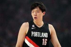 隊記：CBA沒防守三秒所以楊瀚森只需往里一站  在NBA明顯不知所措