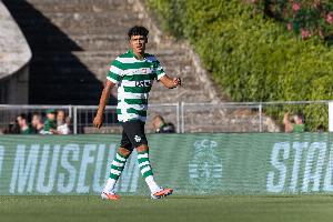 18歲組織中場！羅體：曼聯曼城爭奪葡體新星西蒙斯，解約金8000萬