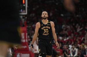 最后兩次失誤太傷！庫里19中8拿到27分6板4助1斷 5次失誤