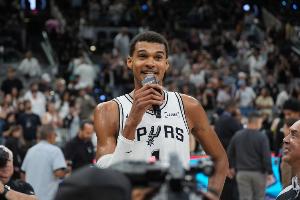 擔(dān)心被隔扣不？文班：除非我被隔次數(shù)超過(guò)蓋帽數(shù) 但這一天不會(huì)來(lái)