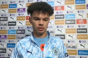 奧賴(lài)?yán)汗m德的慶祝動(dòng)作我也沒(méi)懂，多納魯馬說(shuō)對(duì)面進(jìn)球犯規(guī)了