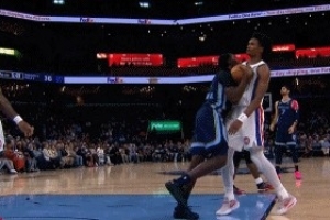 火藥味！小文斯-威廉姆斯與奧薩爾推搡&兩人加斯圖爾特分別吃T