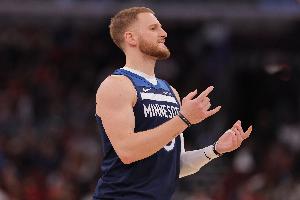 站出來了！迪文岑佐6記三分拿下25分9板5助1帽