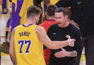 帕金斯：湖人是第二支被雷霆羞辱的球隊 勇士和他們打完心態(tài)崩了