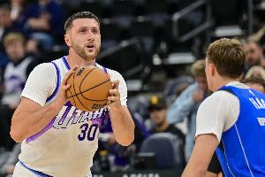 啥都會點(diǎn)！努爾基奇7中4&三分2中1拿到10分10板8助5斷 有6失誤