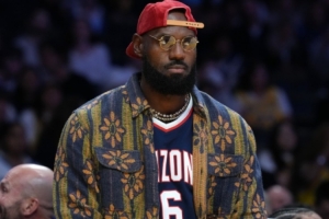 A·史密斯：別污蔑我跪舔詹姆斯！更別說他還是個男的