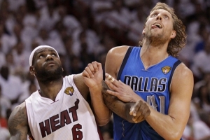 球哥：詹姆斯11年不敵小牛丟冠 可能是他生涯履歷唯一的污點