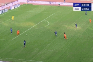 可惜！澤卡中路精妙直塞做球，瓦科推射擊中立柱