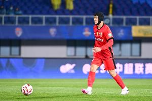 吾米提江：主教練總單獨(dú)帶我訓(xùn)練，希望以后在海港多拿幾個(gè)冠軍