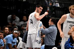 埃迪在場時 灰熊百回合凈勝25.1分&防守效率94.3 兩項均為聯盟第1