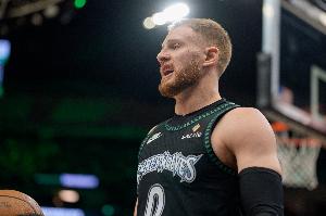 很穩定！迪文岑佐能攻能傳 14中7&三分9中4拿到18分5板4助