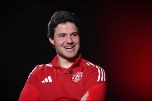 拉門斯專訪：最想和C羅基恩踢球|手套上是科比的8和24|我遠射很強