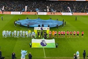 記者：陳濤昨天現場觀戰曼城，明天與城市集團總部的同事見面