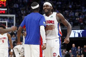 遠程打擊！斯圖爾特8中6&三分5中3 拿下19分2板1帽正負值+13