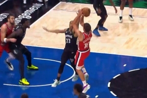 手不軟！博格丹金雞獨(dú)立中投命中 幫助快船追平比分