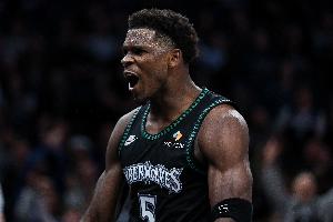 解說(shuō)：愛(ài)德華茲是球隊(duì)老大 最后時(shí)刻應(yīng)該多承擔(dān)關(guān)鍵球不能隱身啊