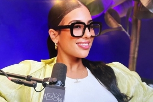 皮爾斯：從沒在社媒約過網友  女主持：我約過一次 然后談起戀愛