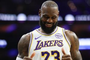 ??狀態(tài)回暖！吧友們來預(yù)測(cè)一下詹姆斯本賽季的數(shù)據(jù)吧！