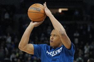 左手小拇指碰到！克拉克碰球出界 森林狼挑戰失敗