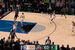 主打一個球風硬朗！華子中路強行突破打進 森林狼只落后1分了