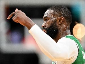 ??杰倫·布朗：在新時(shí)代你想當(dāng)MVP就得出賣靈魂 就得會(huì)假摔