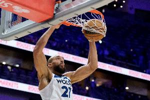 保留曲目！麥丹借掩護拋傳 戈貝爾順下雙手空接暴扣！