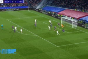 這沒進！巴薩前場多打少，萊萬做球，拉什福德近距離打門被封堵