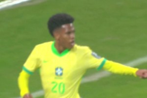 日本大力金剛腿！世界波被巴拉圭門將托了一下還是進球了??