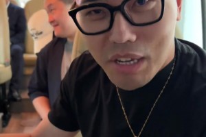 馬哥！馬布里幫助說車的小宇拿到卡特親簽：這聲馬哥不能白叫~