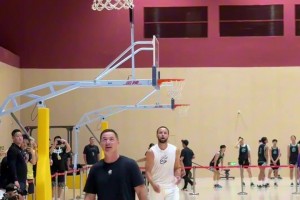 “庫里投籃的準度真不開玩笑”，除了“哇”沒有其他形容詞了??